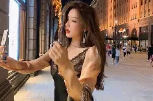 演员卢昱晓因盗摄争议道歉登上微博热搜榜首