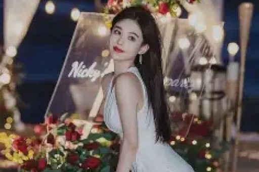 奶糖Logo“白桃少女”：设计寓意、视觉识别与使用解读